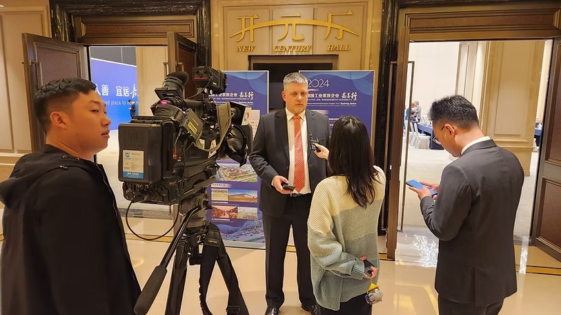 TV-Interview in China mit BVAA-Mitglied Holger Goebel