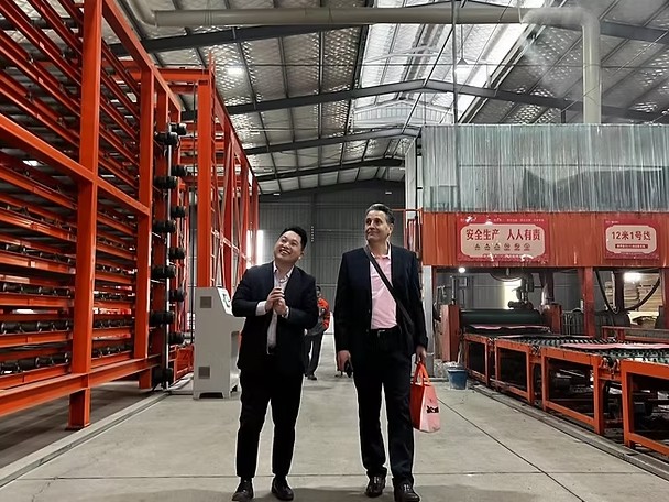 BVAA Unternehmerreise China: Unternehmer bei der Werksbesichtigung